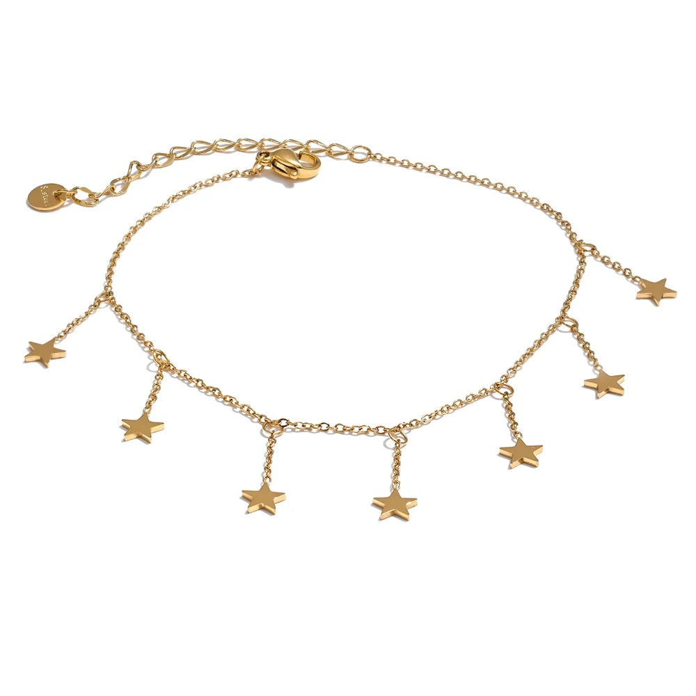 Gold-plated star pendant necklace worn simply for an everyday casual look