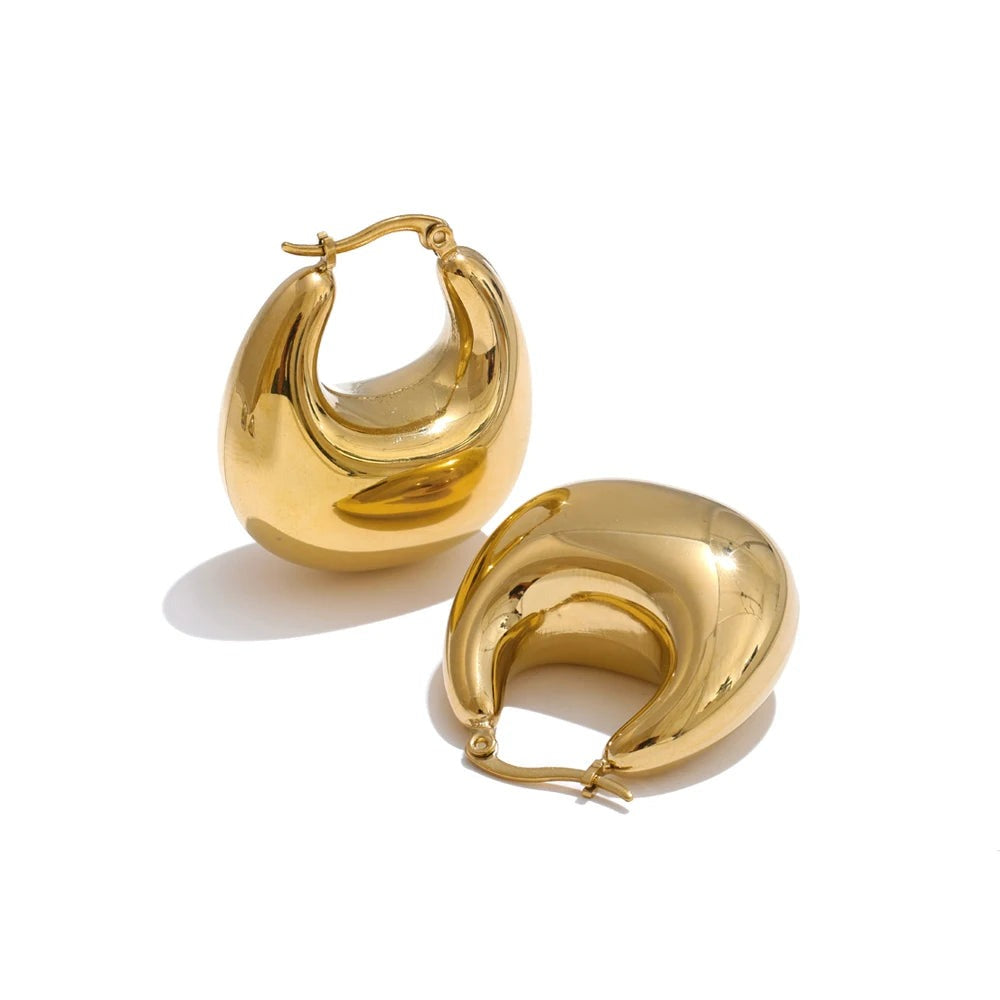 Gold-plated stainless steel hoop earrings, an example of everyday 18K gold-plated jewelry