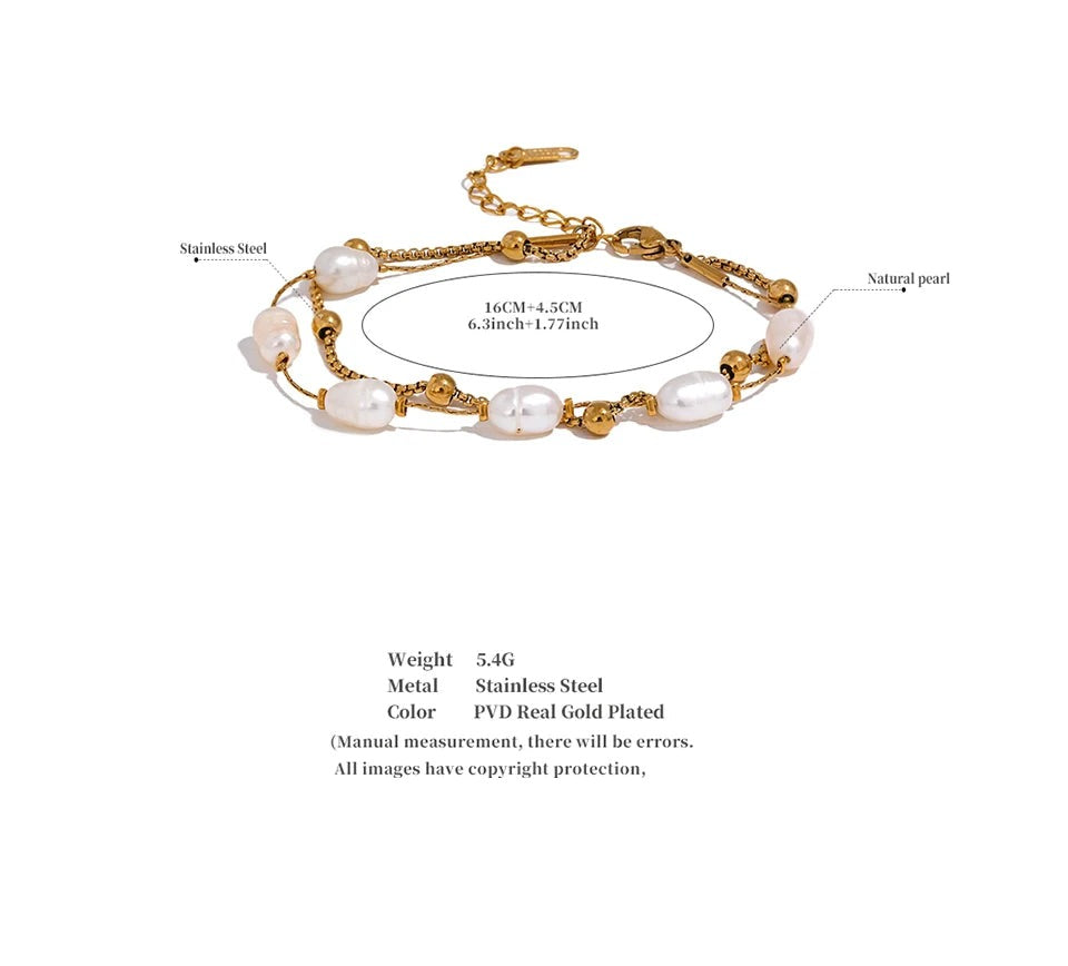 Freshwater pearl geometric chain necklace in gold-plated stainless steel with freshwater pearl.