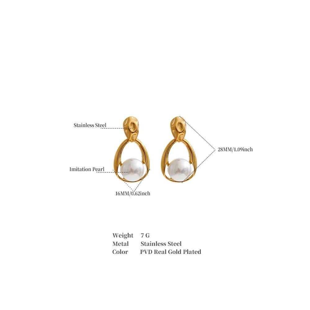 Pearl geometric earrings in gold-plated stainless steel with pearl.