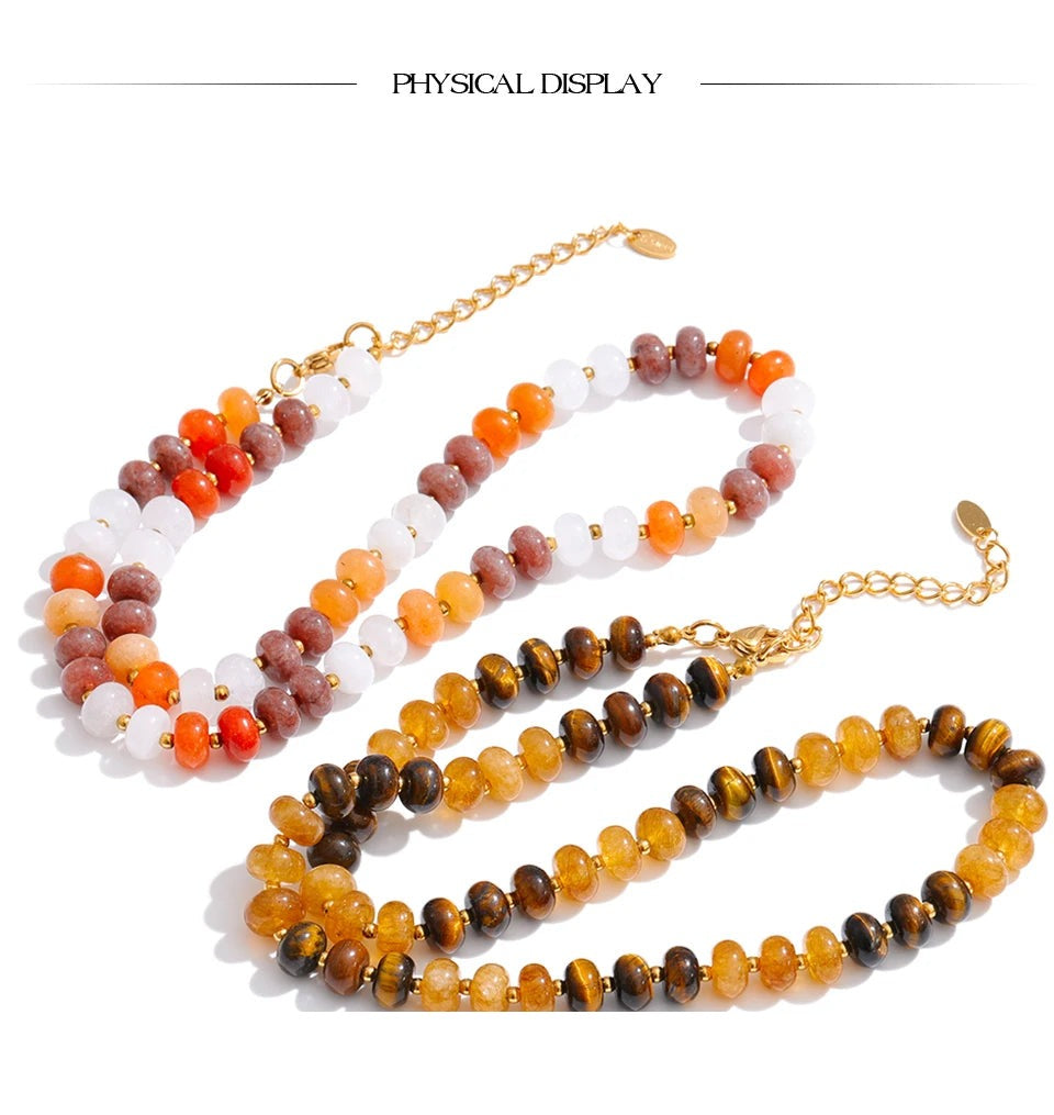 Natural stone beaded geometric necklace in gold-plated stainless steel with natural stone.