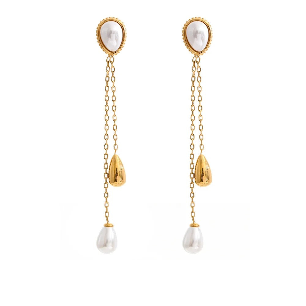 Gold-plated stainless steel earrings with pearls.