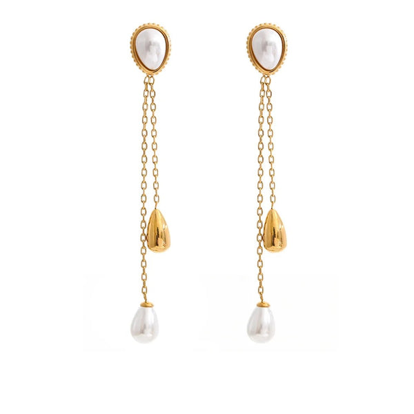 Gold-plated stainless steel earrings with pearls.