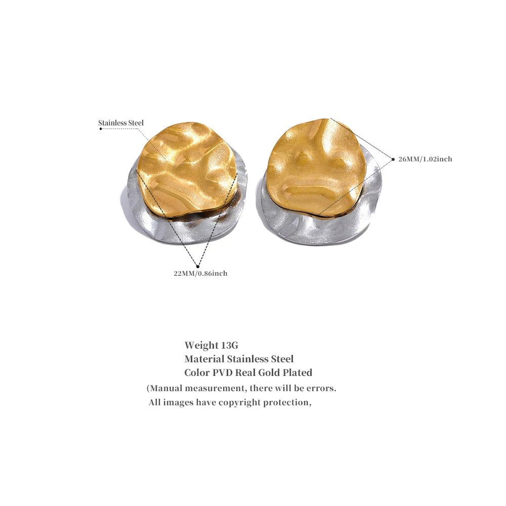 Geometric earrings in gold-plated stainless steel.