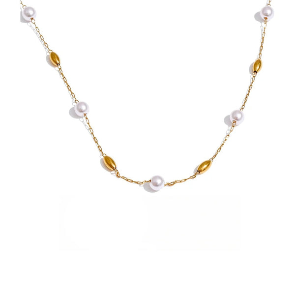 Gold-plated stainless steel necklace with pearls.