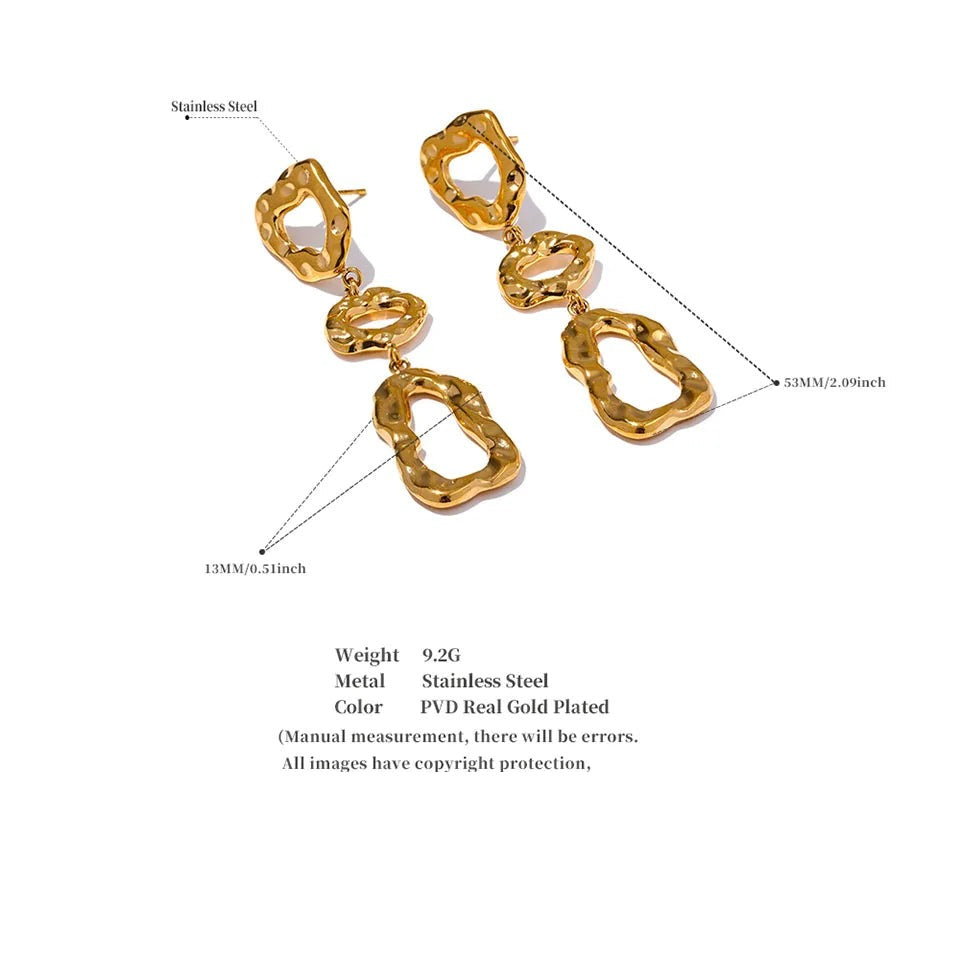 Geometric earrings in gold-plated 316L stainless steel.