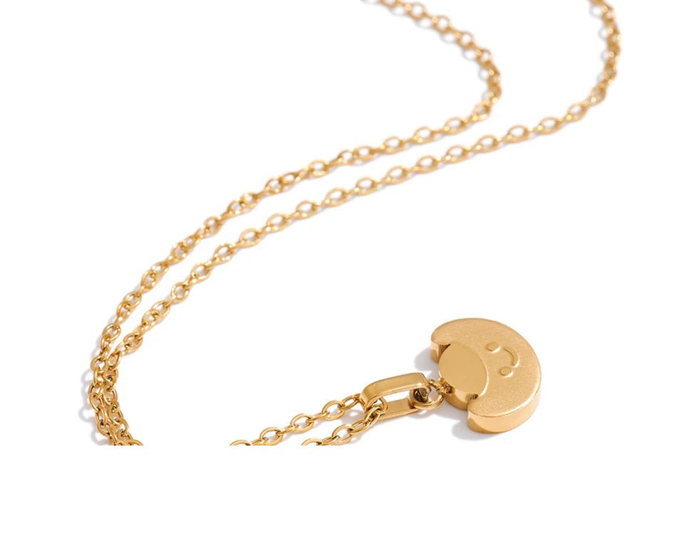 Geometric necklace in gold-plated stainless steel.