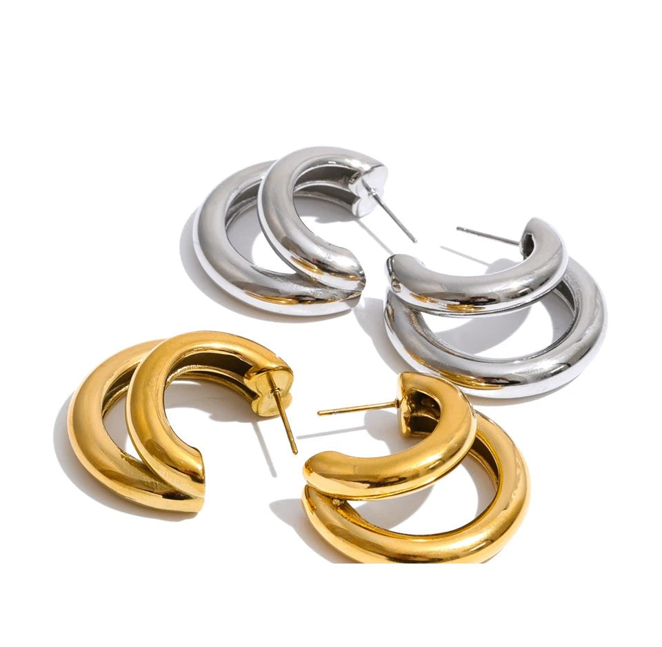 Geometric earrings in gold-plated stainless steel.