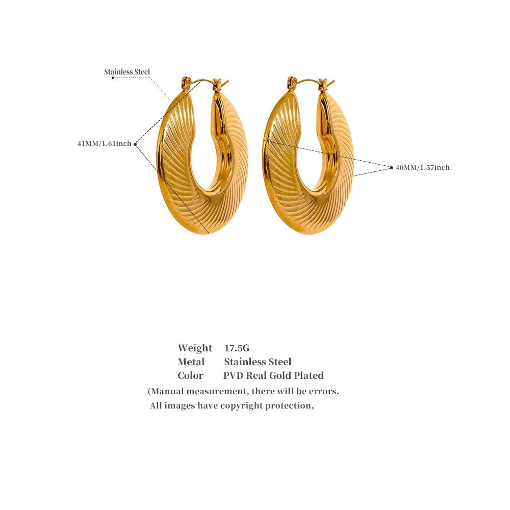 Minimalist geometric earrings in gold-plated stainless steel.