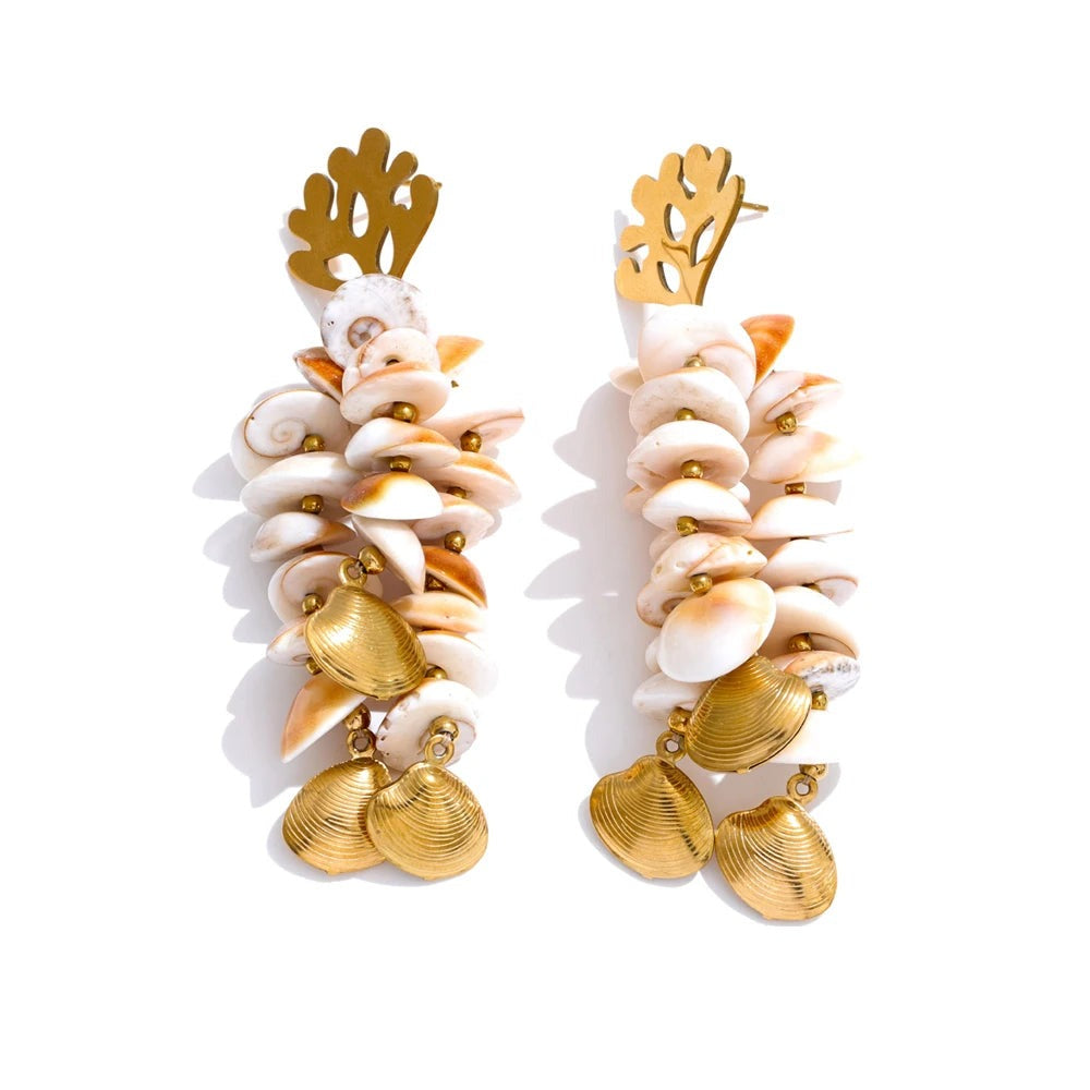 Gold-plated stainless steel earrings with seashells.