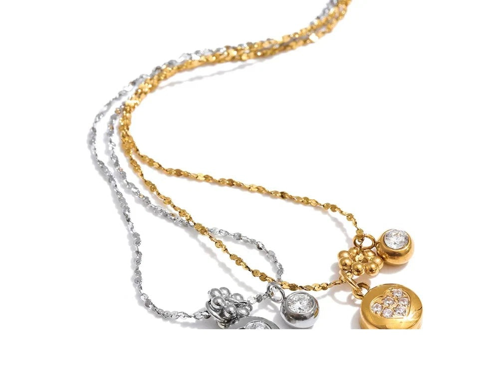Cubic zirconia heart geometric necklace in gold-plated stainless steel with cubic zirconia.