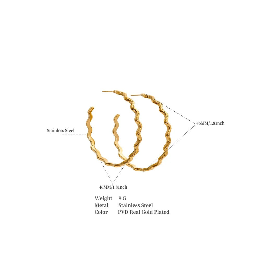 Geometric earrings in gold-plated stainless steel.