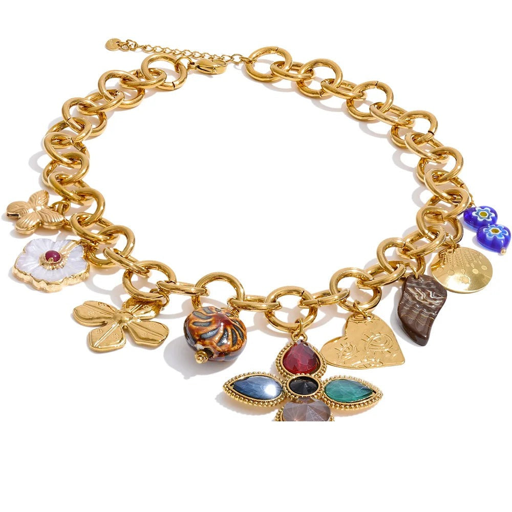 Cubic zirconia heart flower necklace in gold-plated stainless steel with cubic zirconia.