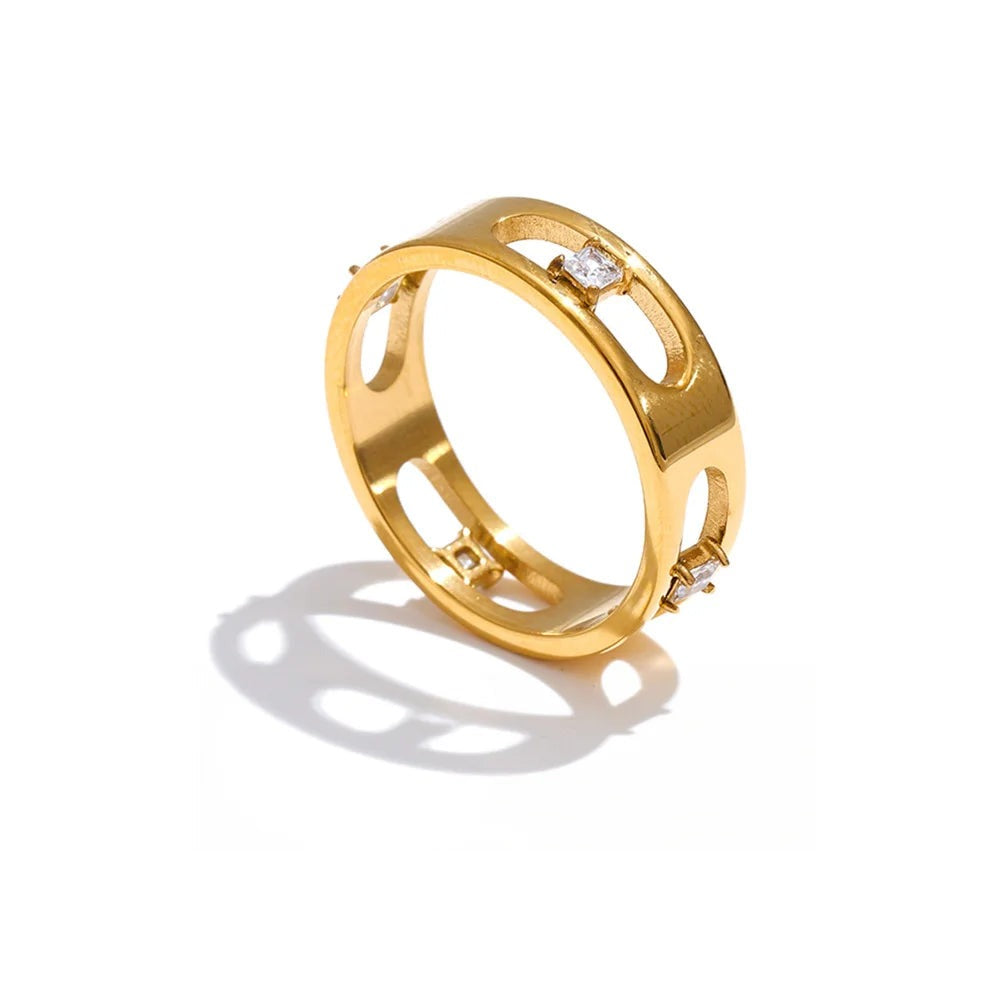Ring made of 18k gold-plated stainless steel with cubic zirconia.