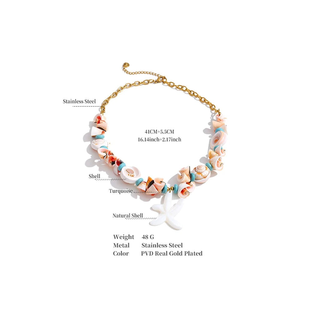 Shell star geometric necklace in gold-plated stainless steel with shell.