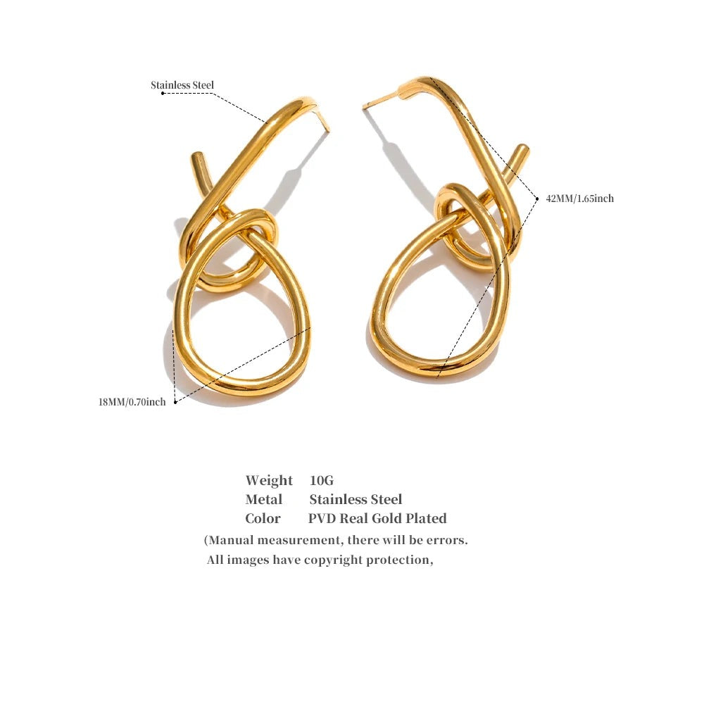 Geometric earrings in gold-plated stainless steel.