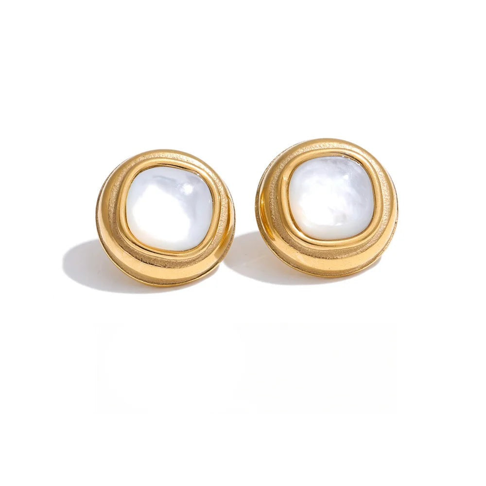 Gold-plated stainless steel earrings with shell.