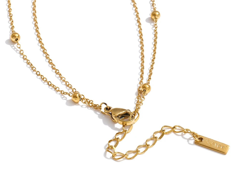 Heart chain necklace in gold-plated stainless steel.