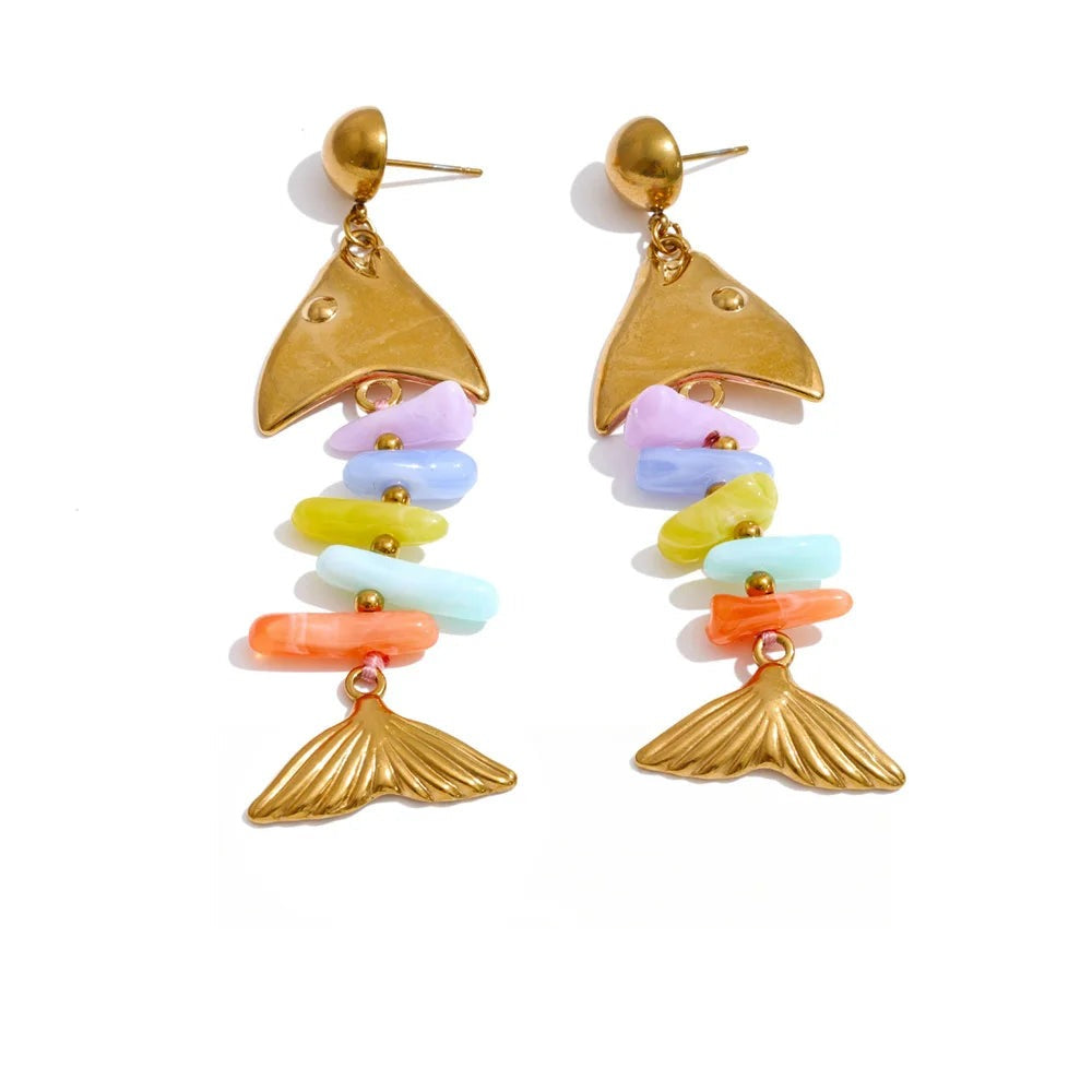 Gold-plated stainless steel earrings with resin.