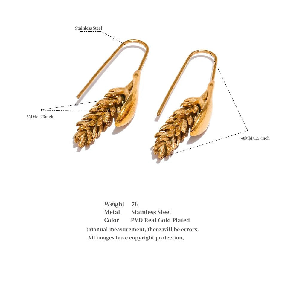 Geometric earrings in gold-plated 316L stainless steel.