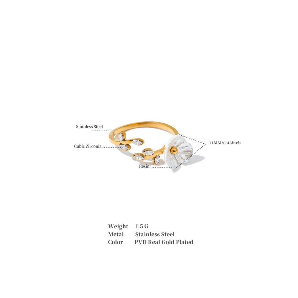 Cubic zirconia resin flower ring in 18K gold-plated stainless steel with cubic zirconia and resin.
