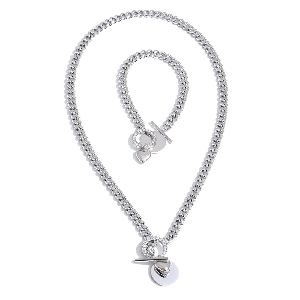 Geometric chain necklace in gold-plated stainless steel.