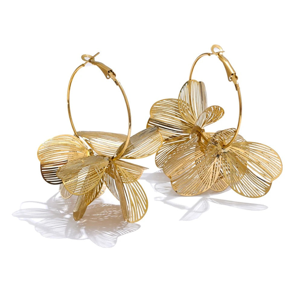 Gold-plated stainless steel earrings featuring a floral design.