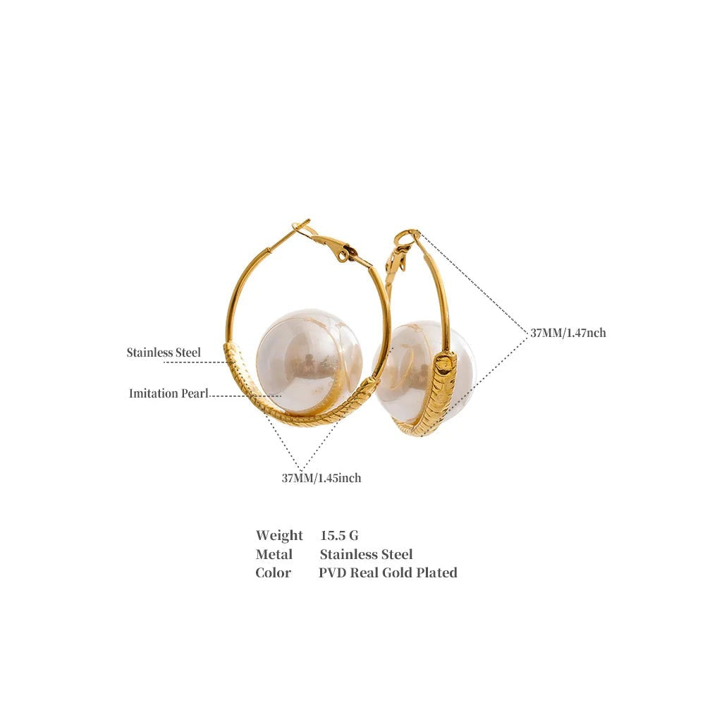 Pearl geometric earrings in gold-plated stainless steel with pearl.