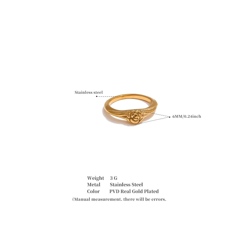Flower geometric ring in 18K gold-plated stainless steel.