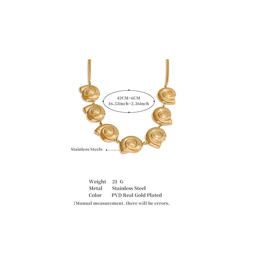 Shell geometric chain necklace in gold-plated stainless steel with shell.