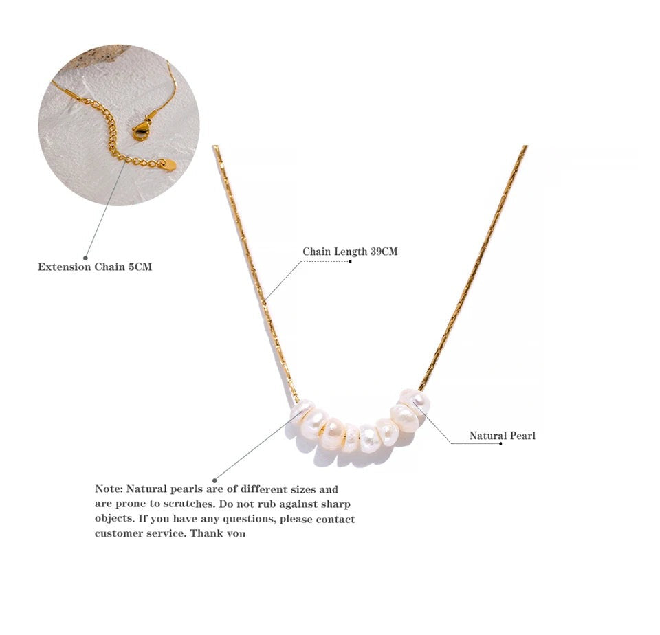 Freshwater pearl geometric necklace in gold-plated stainless steel with freshwater pearl.