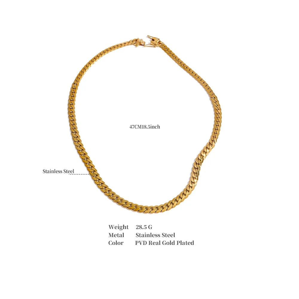 Geometric chain necklace in gold-plated stainless steel.