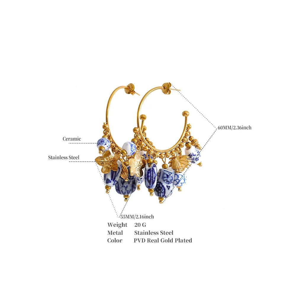Flower geometric earrings in gold-plated stainless steel.