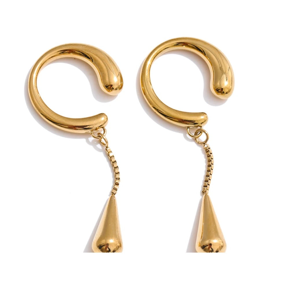 Geometric chain earrings in gold-plated stainless steel.