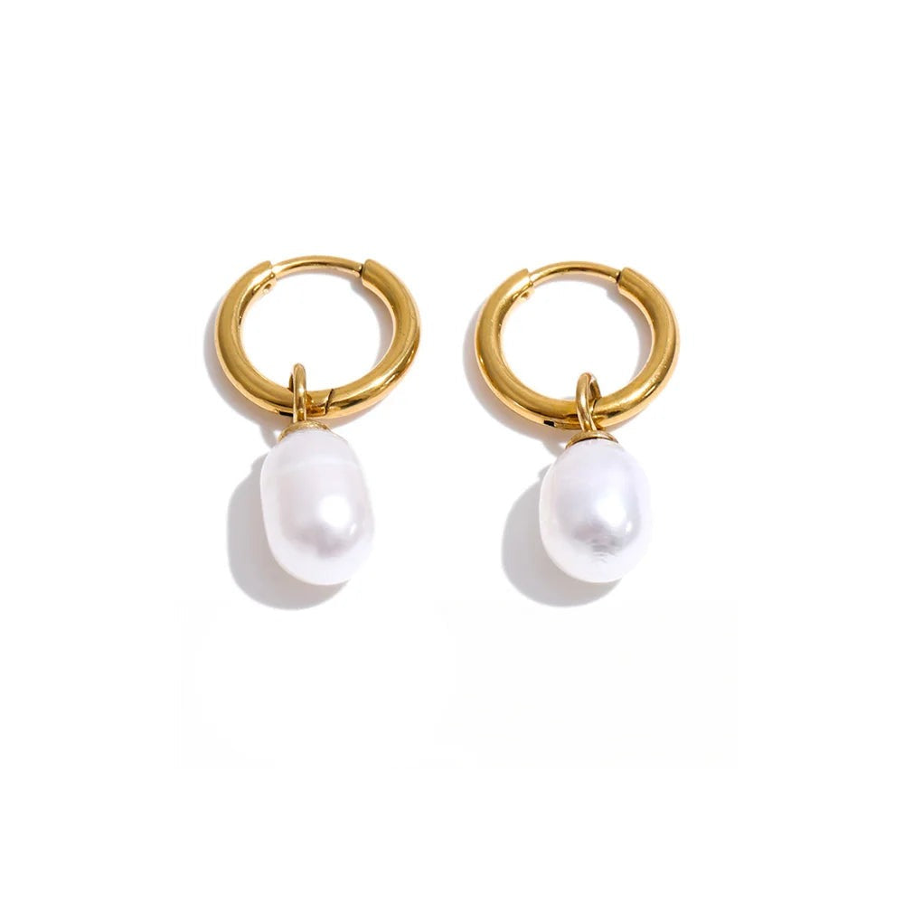 Gold-plated stainless steel earrings with freshwater pearls.