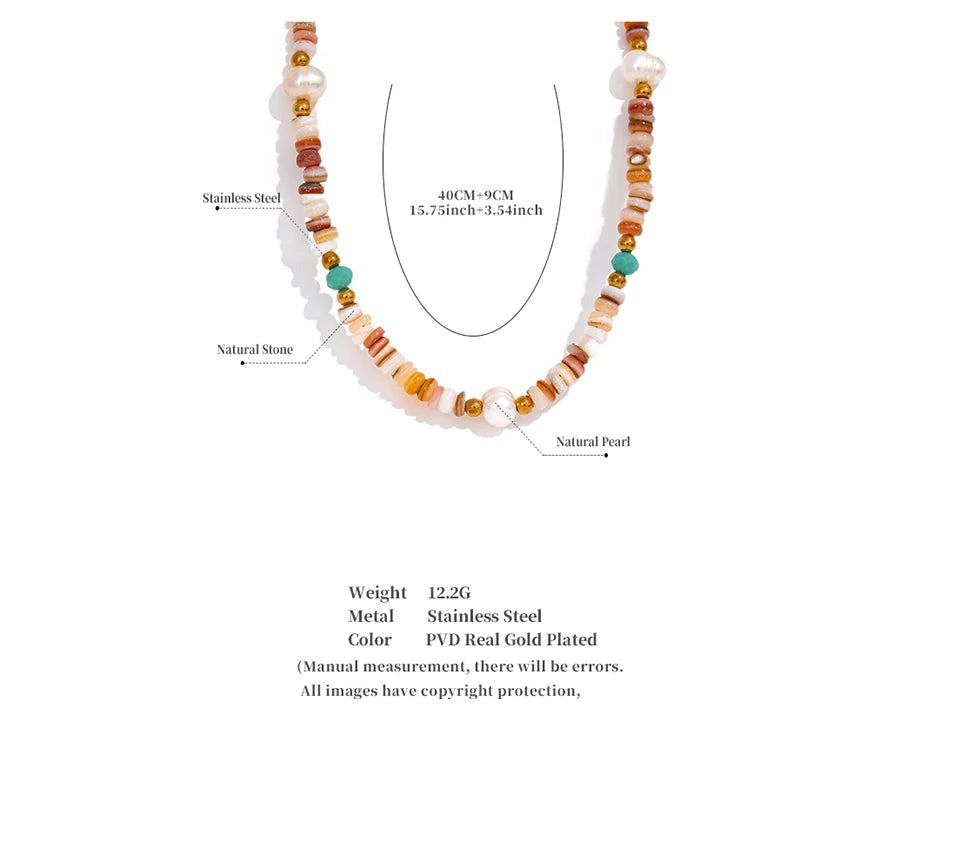 Freshwater pearl natural stone beaded necklace in gold-plated stainless steel with freshwater pearl and natural stone.