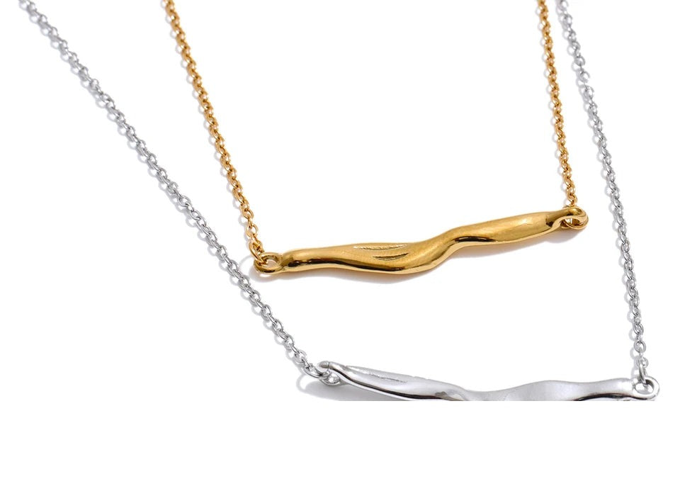 Geometric necklace in stainless steel.