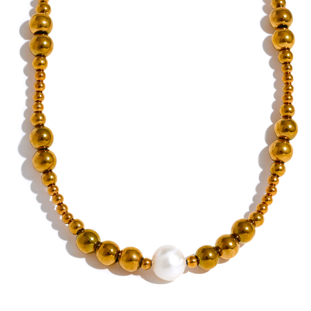 Gold-plated stainless steel necklace with freshwater pearl.