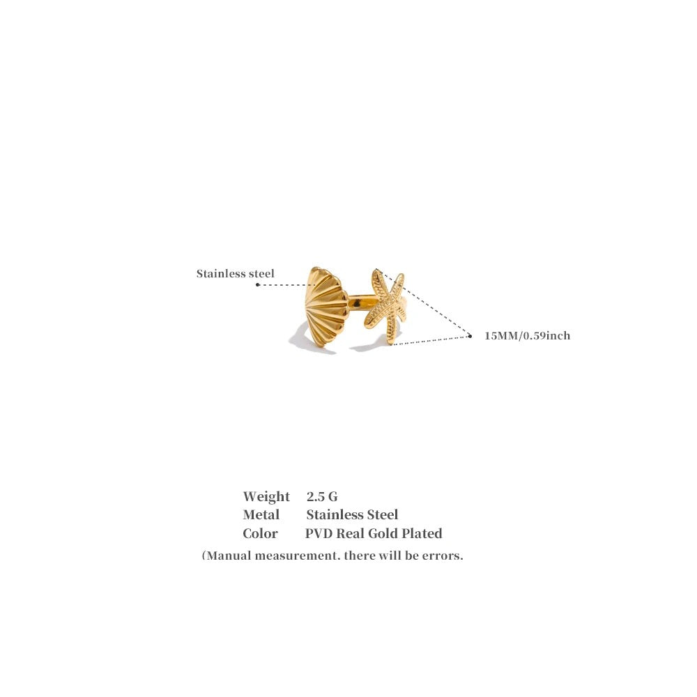 Shell star geometric ring in gold-plated stainless steel with shell.