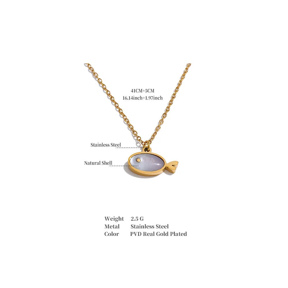 Shell geometric necklace in gold-plated stainless steel with shell.