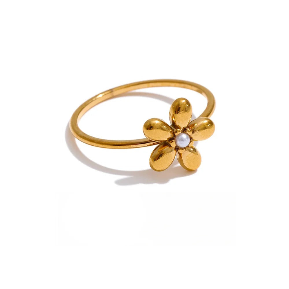 Gold-plated ring with pearl flower.