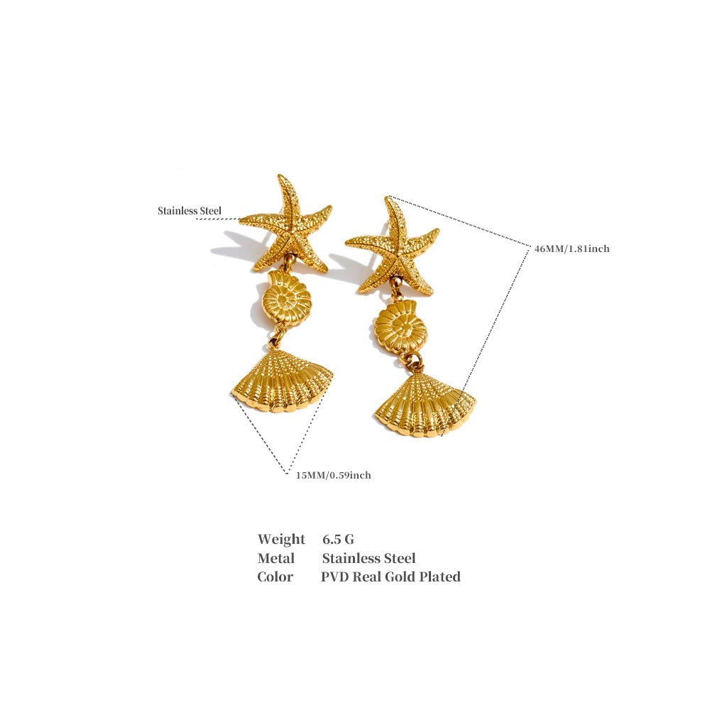 Shell star geometric earrings in gold-plated stainless steel with shell.