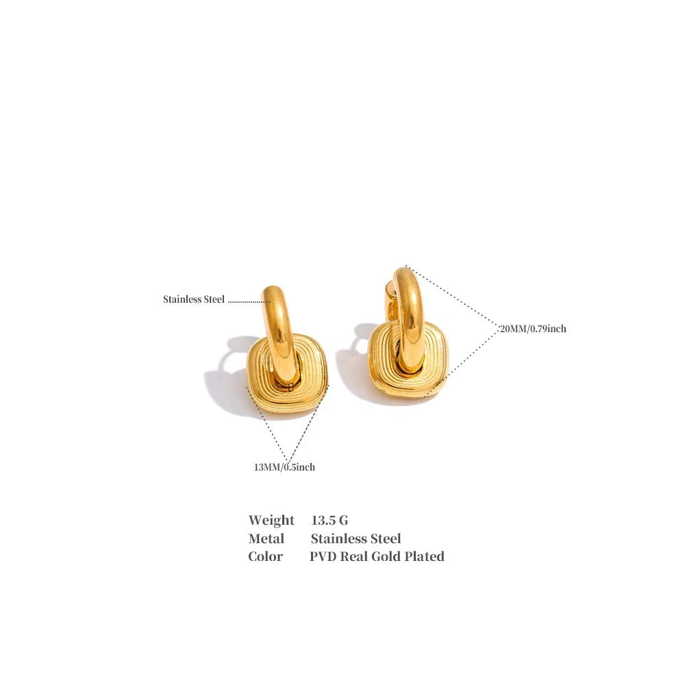 Geometric earrings in gold-plated stainless steel.