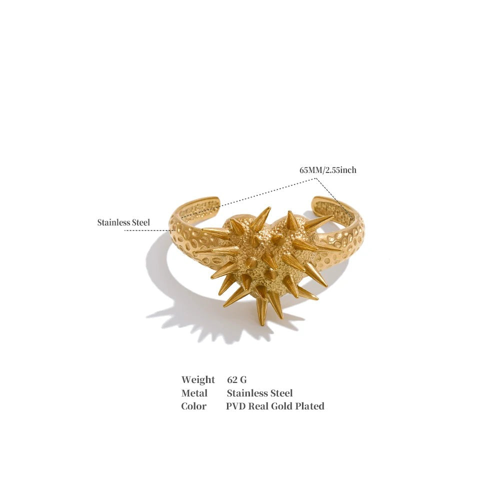 Heart geometric bracelet in gold-plated stainless steel.