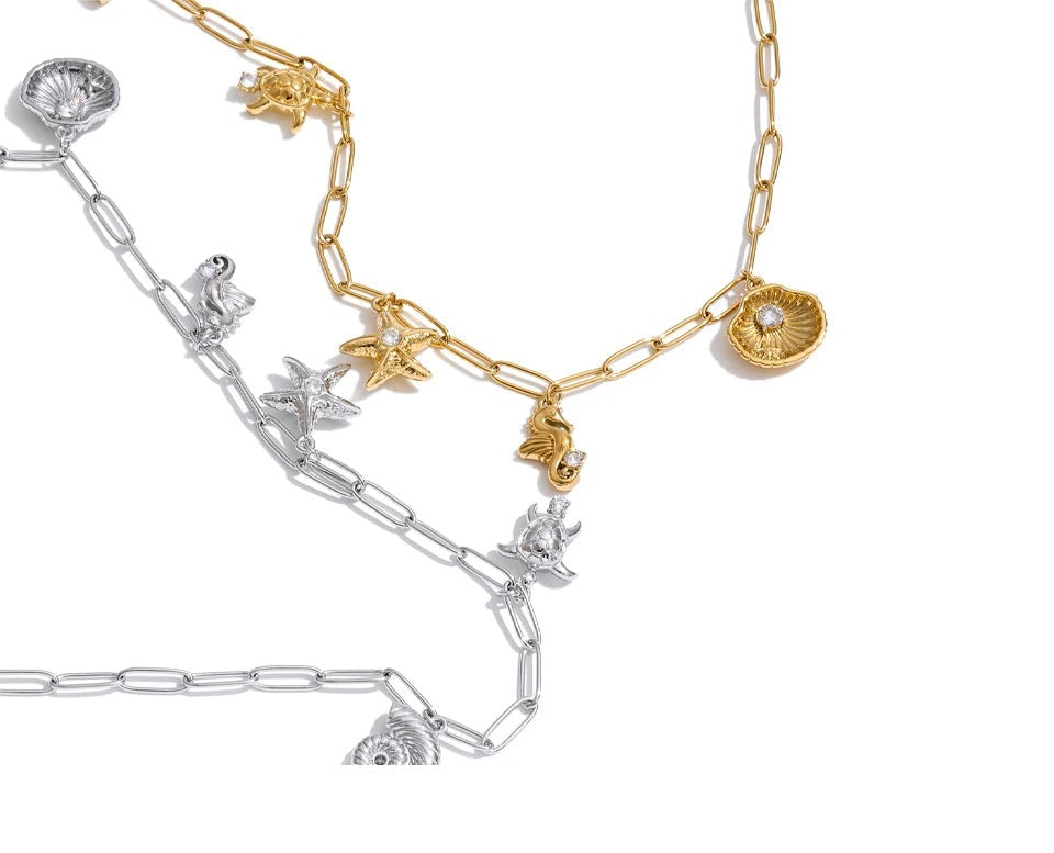 Cubic zirconia shell star necklace in gold-plated stainless steel with cubic zirconia and shell.