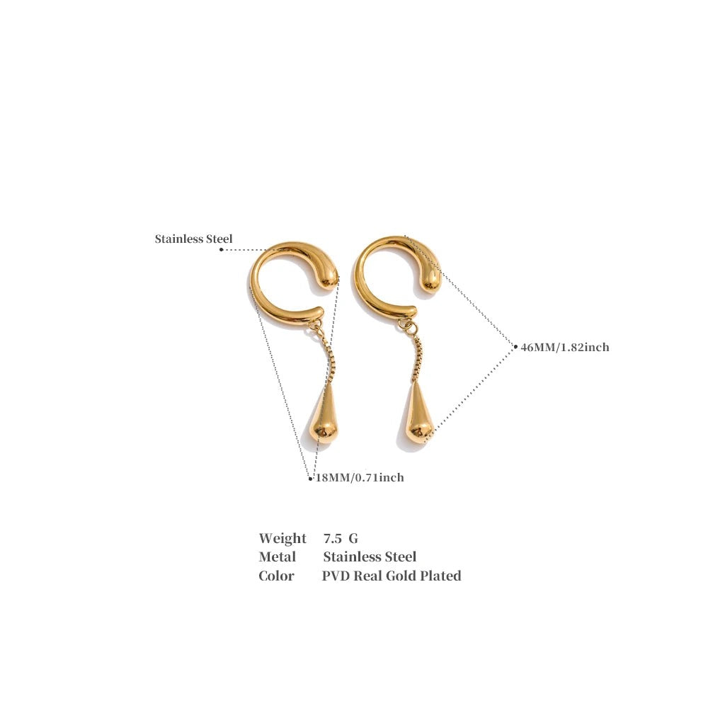 Geometric chain earrings in gold-plated stainless steel.