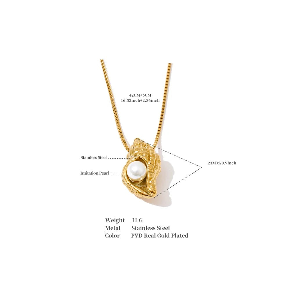 Pearl shell geometric necklace in gold-plated stainless steel with pearl and shell.