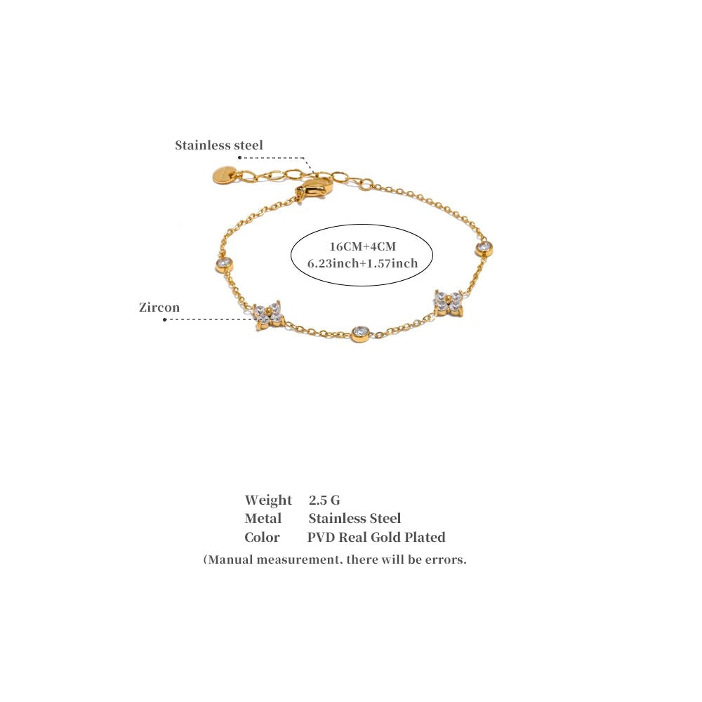 Cubic zirconia flower geometric necklace in gold-plated stainless steel with cubic zirconia.