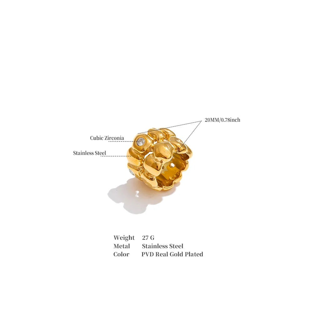 Cubic zirconia geometric ring in 18K gold-plated stainless steel with cubic zirconia.