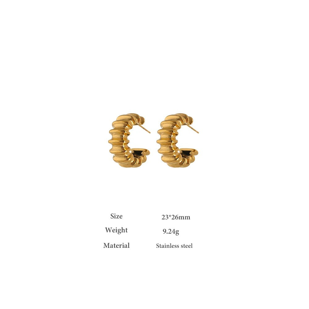 Minimalist geometric earrings in 18K gold-plated stainless steel.